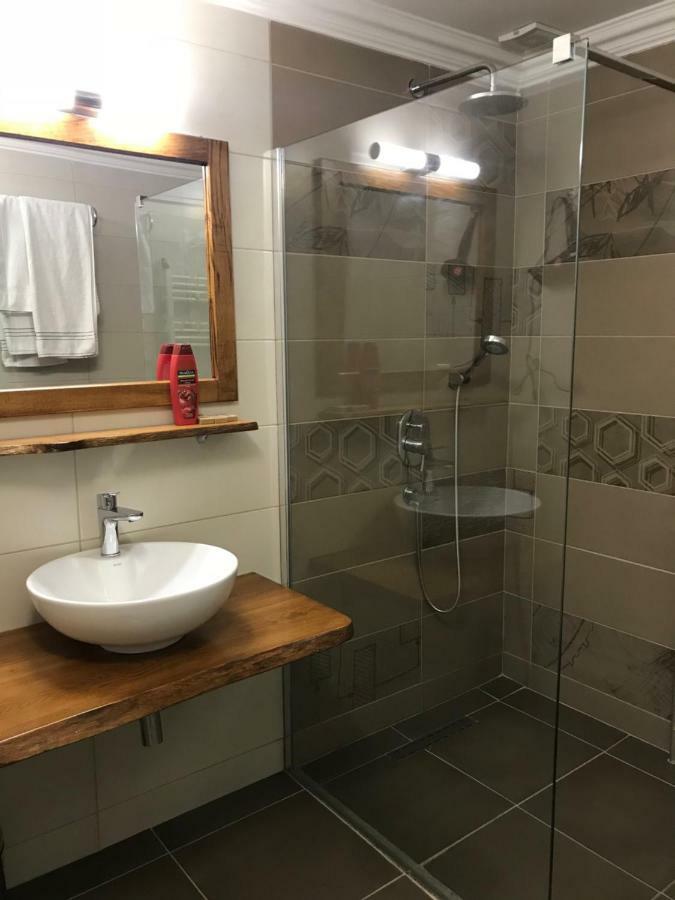 Apollonia Hotell Gjakova Eksteriør bilde